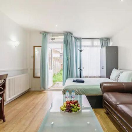 Eltar Hostle Hotel London Exterior photo